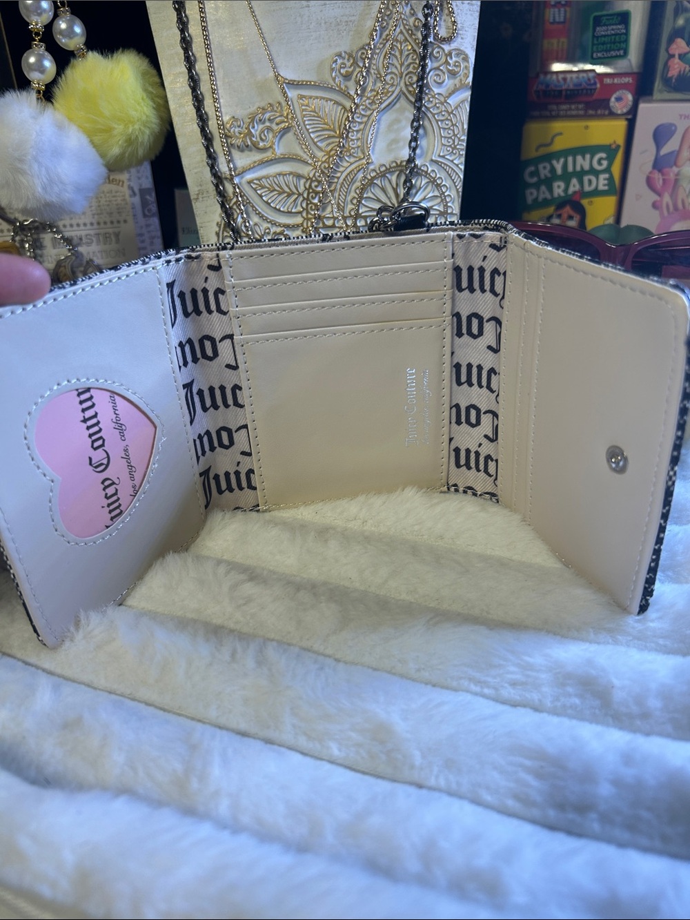 Juicy Couture Black and Beige Mini Envelope Chain Wallet - Picture 3 of 4